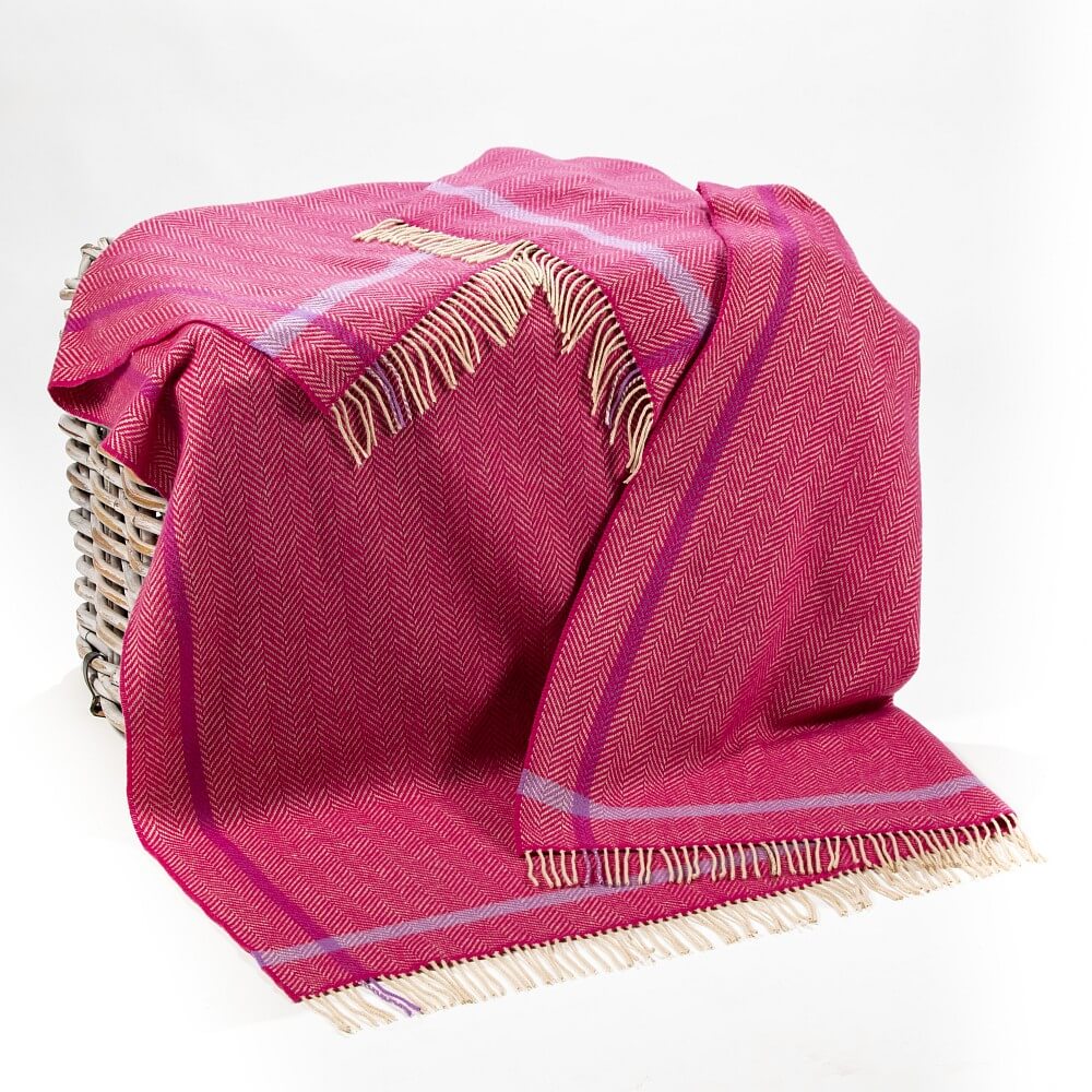 Merino-Kaschmir-Mix Wolldecke Raspberry Cream Purple Herringbone 1425 – Tweedshop