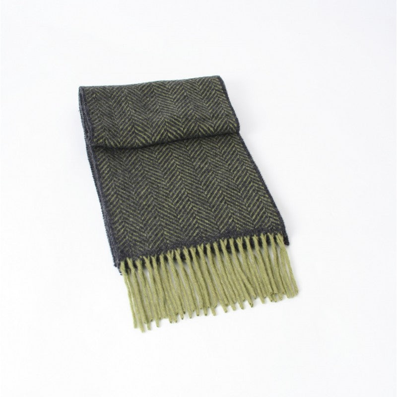 warmer Schal aus Merino-Wolle grün 2411